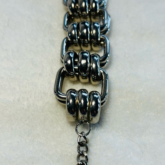 Uni-sex Chunky Chain Silver Bracelet - Picture 3 of 7
